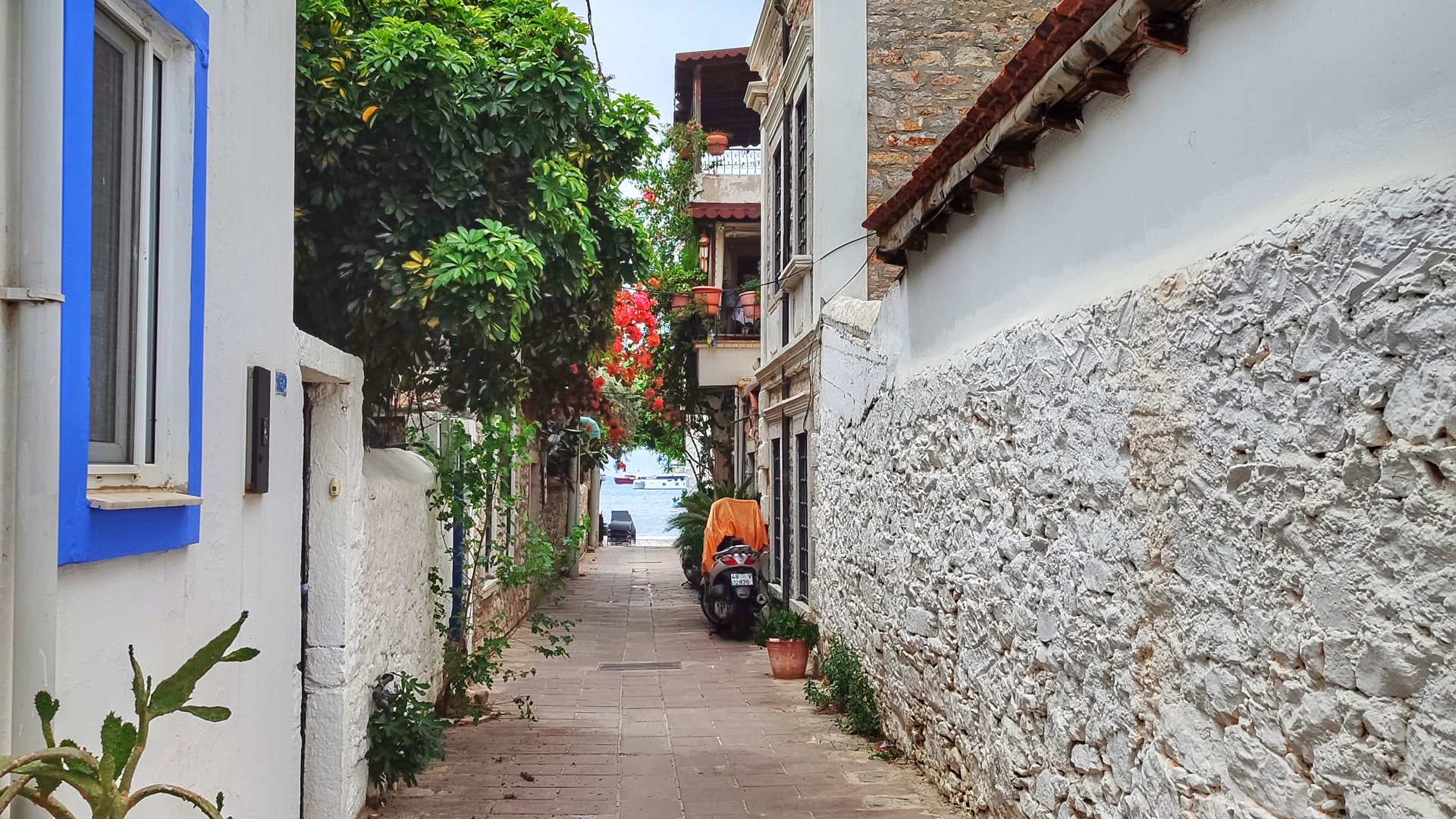 R House Hotel çevresindeki Bodrum sokağı